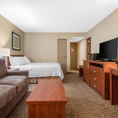 Clarion Hotel & Suites Brandon Ngoại thất bức ảnh