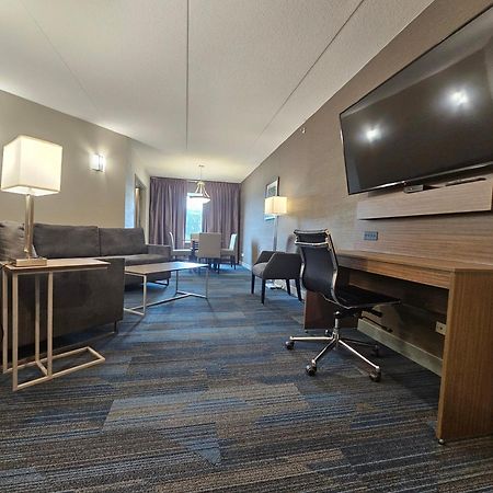 Clarion Hotel & Suites Brandon Ngoại thất bức ảnh
