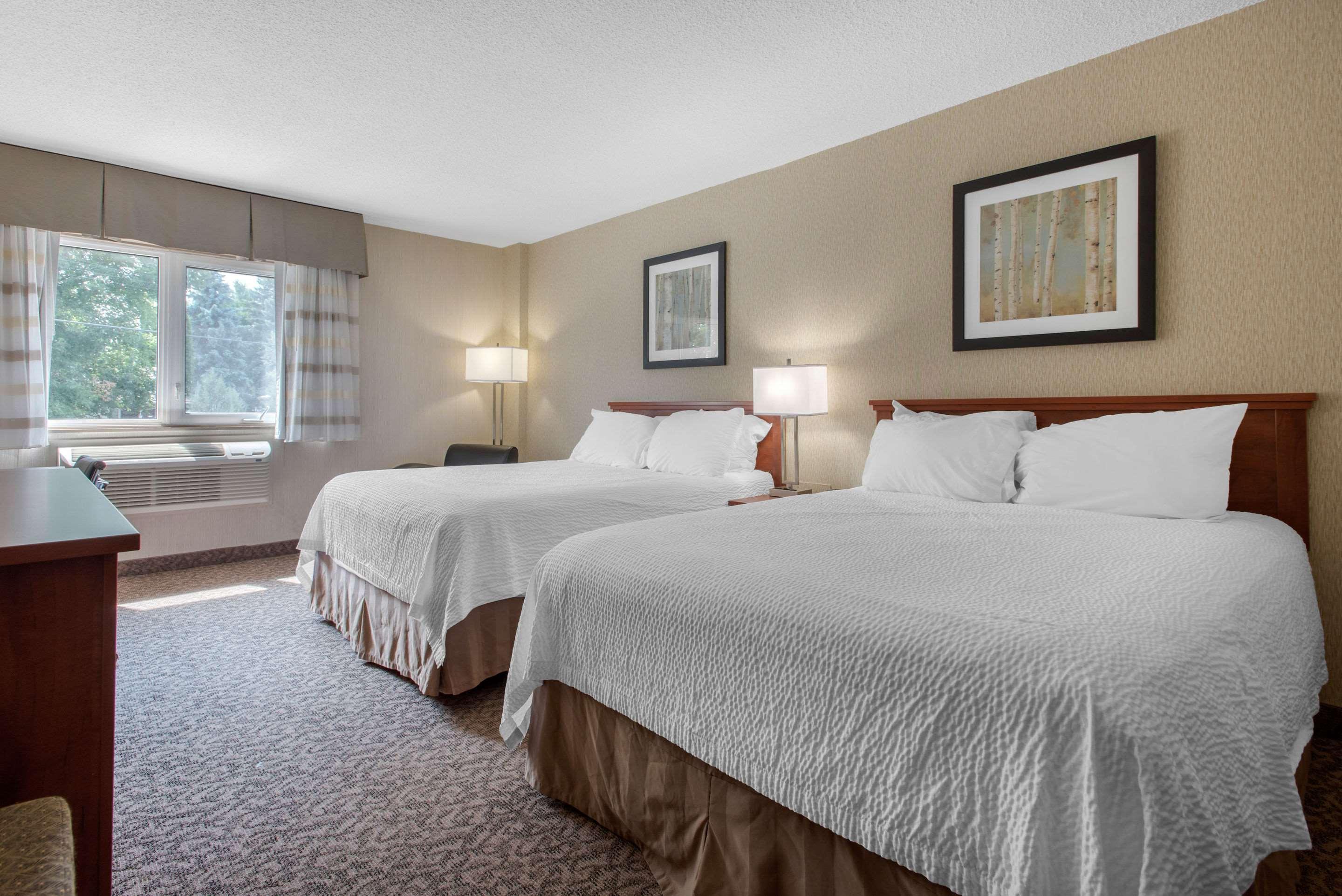 Clarion Hotel & Suites Brandon Ngoại thất bức ảnh