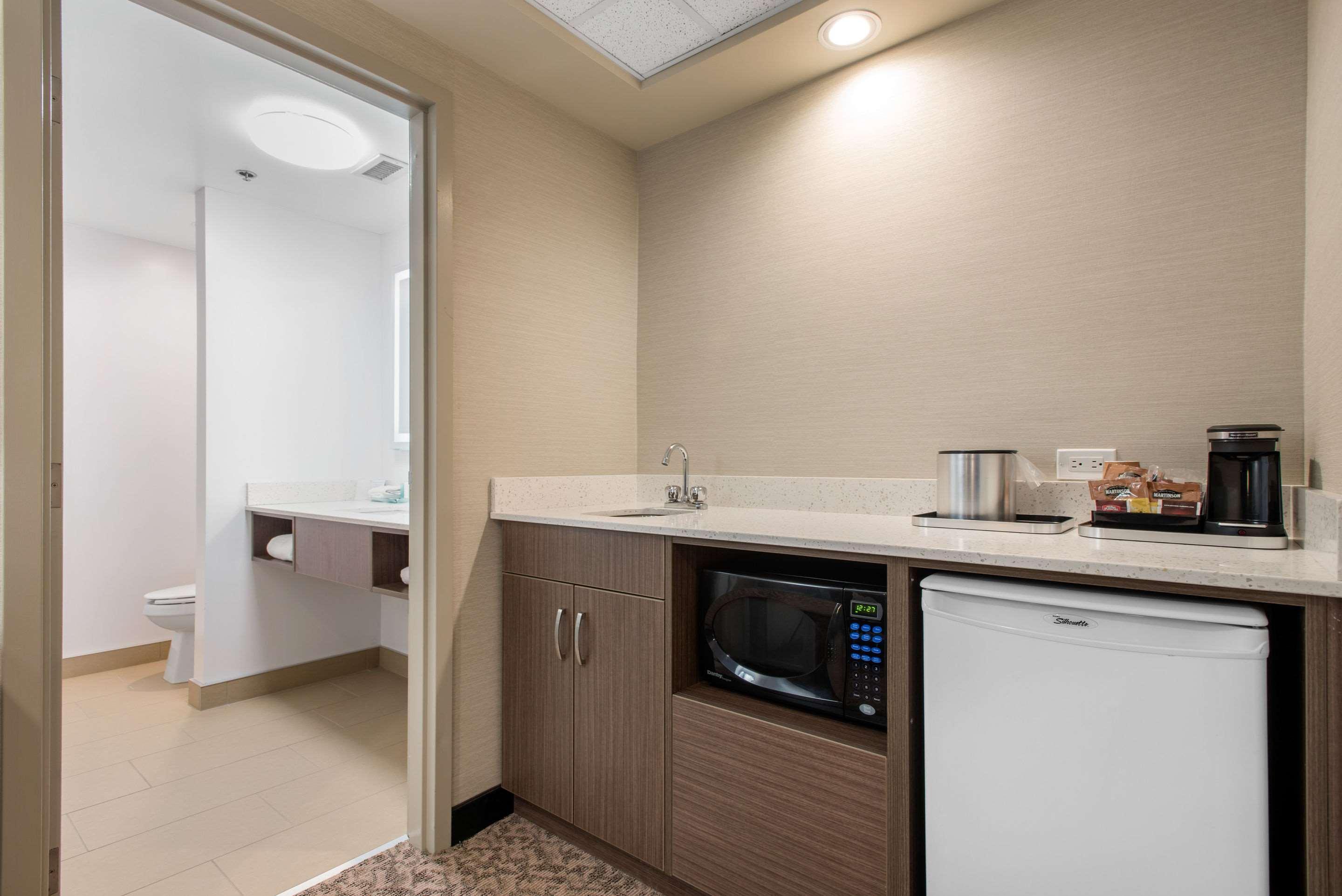 Clarion Hotel & Suites Brandon Ngoại thất bức ảnh
