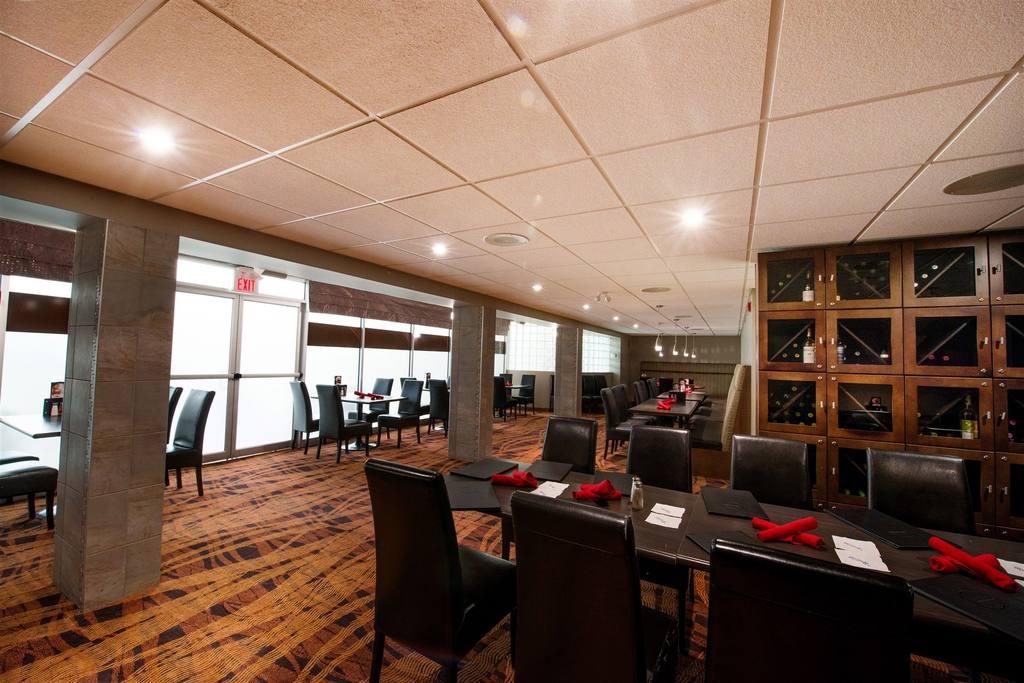 Clarion Hotel & Suites Brandon Ngoại thất bức ảnh