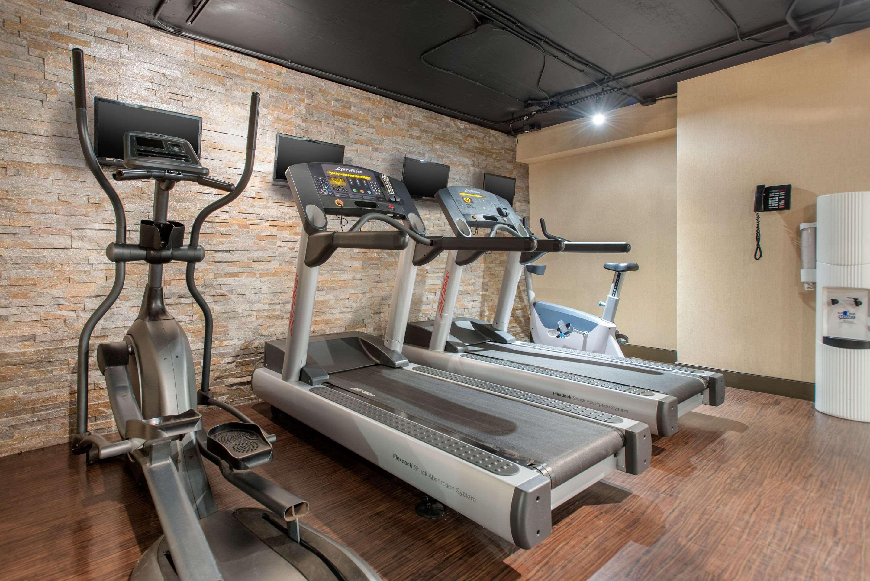 Clarion Hotel & Suites Brandon Ngoại thất bức ảnh