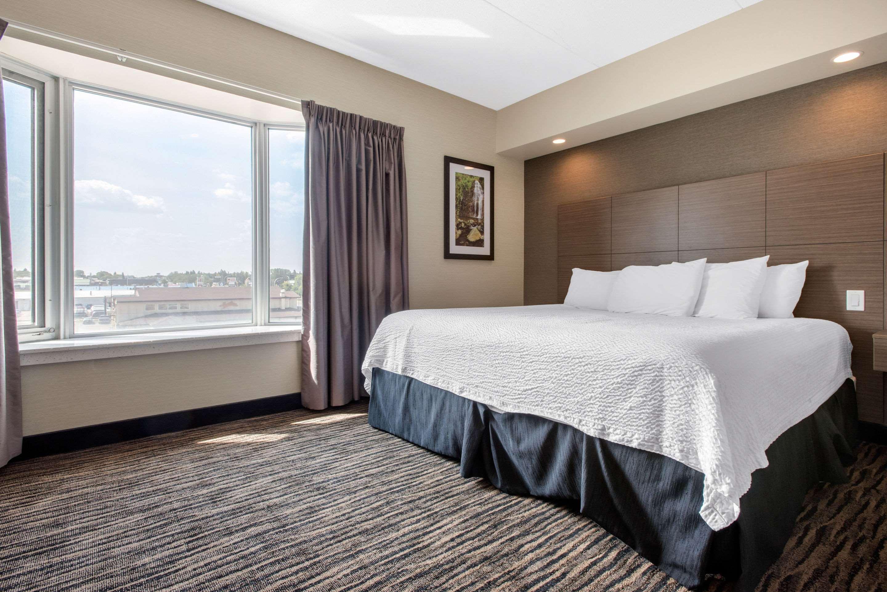 Clarion Hotel & Suites Brandon Ngoại thất bức ảnh