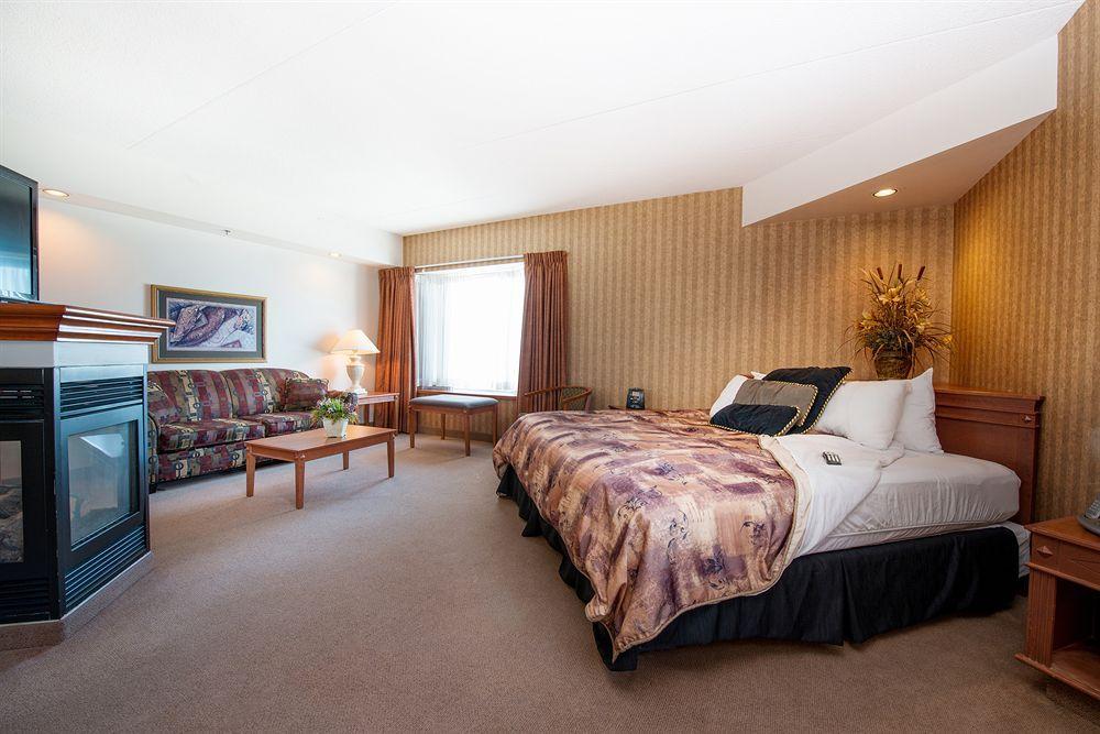 Clarion Hotel & Suites Brandon Ngoại thất bức ảnh