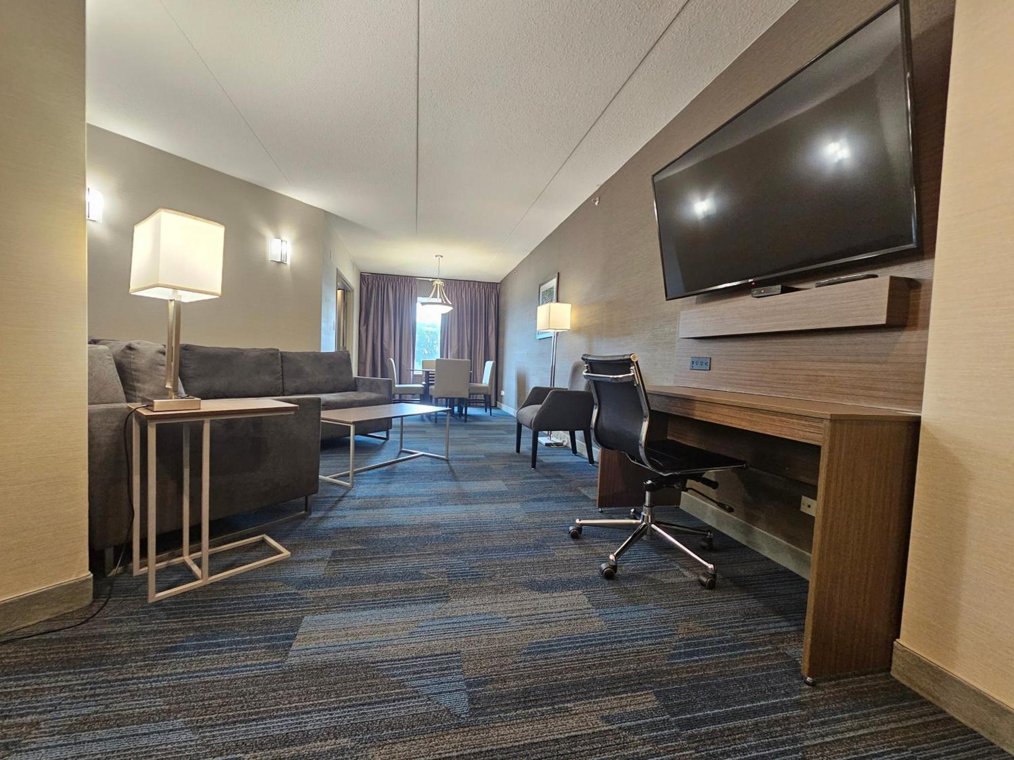 Clarion Hotel & Suites Brandon Ngoại thất bức ảnh