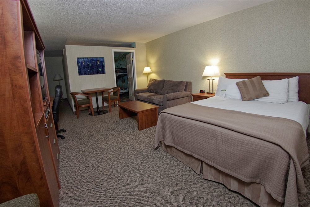Clarion Hotel & Suites Brandon Ngoại thất bức ảnh
