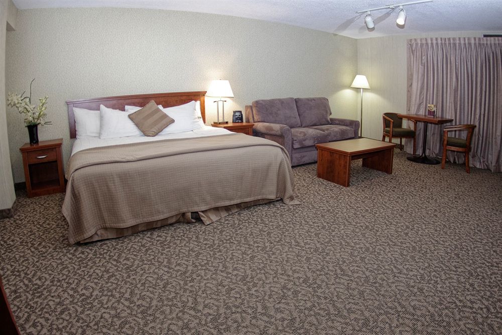 Clarion Hotel & Suites Brandon Ngoại thất bức ảnh