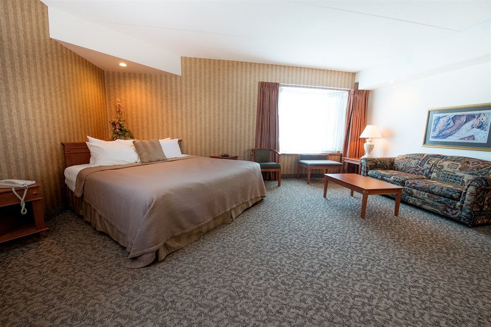 Clarion Hotel & Suites Brandon Ngoại thất bức ảnh