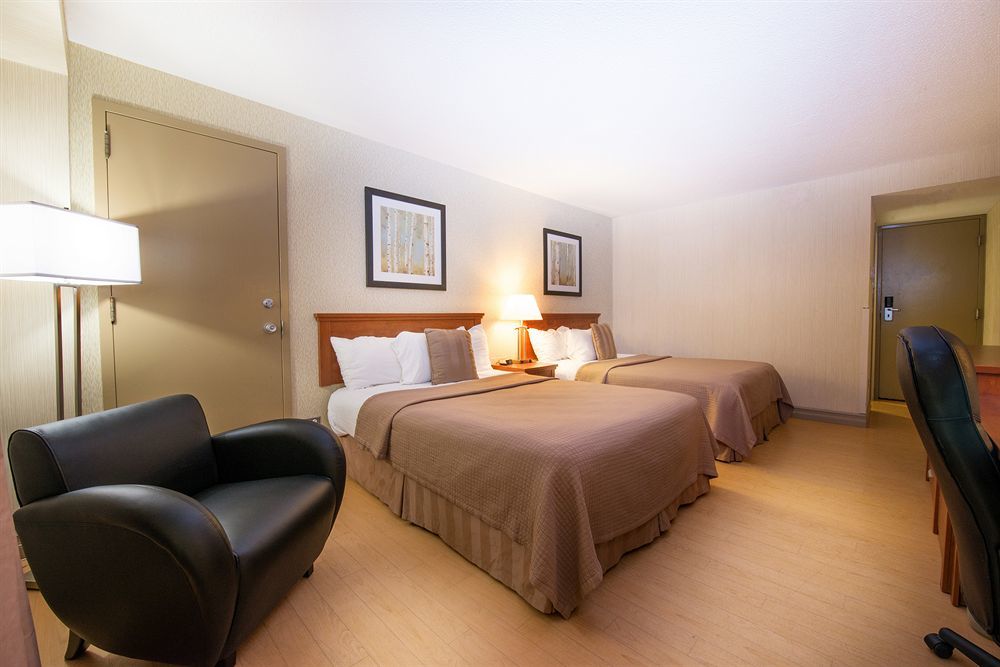 Clarion Hotel & Suites Brandon Ngoại thất bức ảnh
